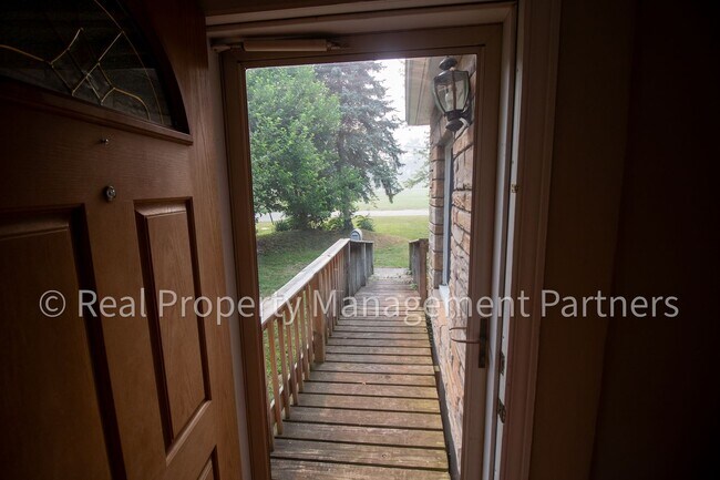 Building Photo - Charming 3 Bed 1 Bath Corner-Lot Ranch on 0.25+ Acres - Lawncare Included