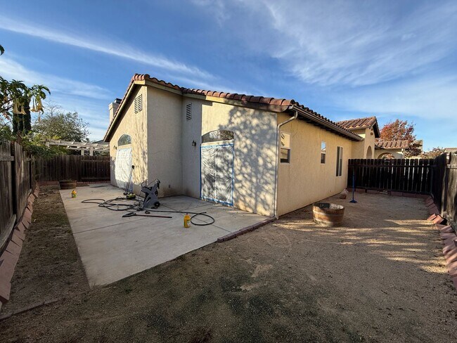 Building Photo - Beautiful Bradley Square Single Story Home With Easy Access to Shopping/101 Frwy