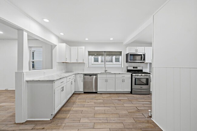 Building Photo - 1130 3rd St