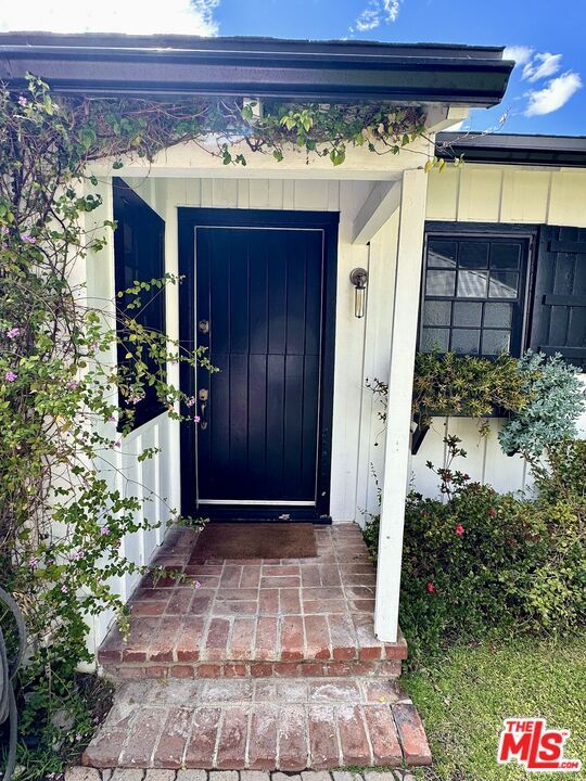 Building Photo - 2828 Laurel Canyon Pl