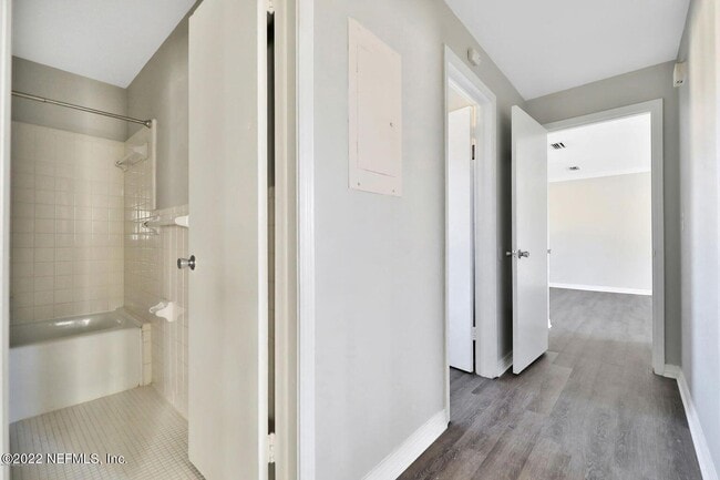 Building Photo - 7346 El Barco Rd