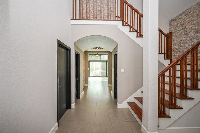 Building Photo - 146 Rocky Point Dr