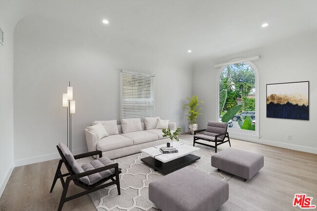 Building Photo - 144 N Swall Dr