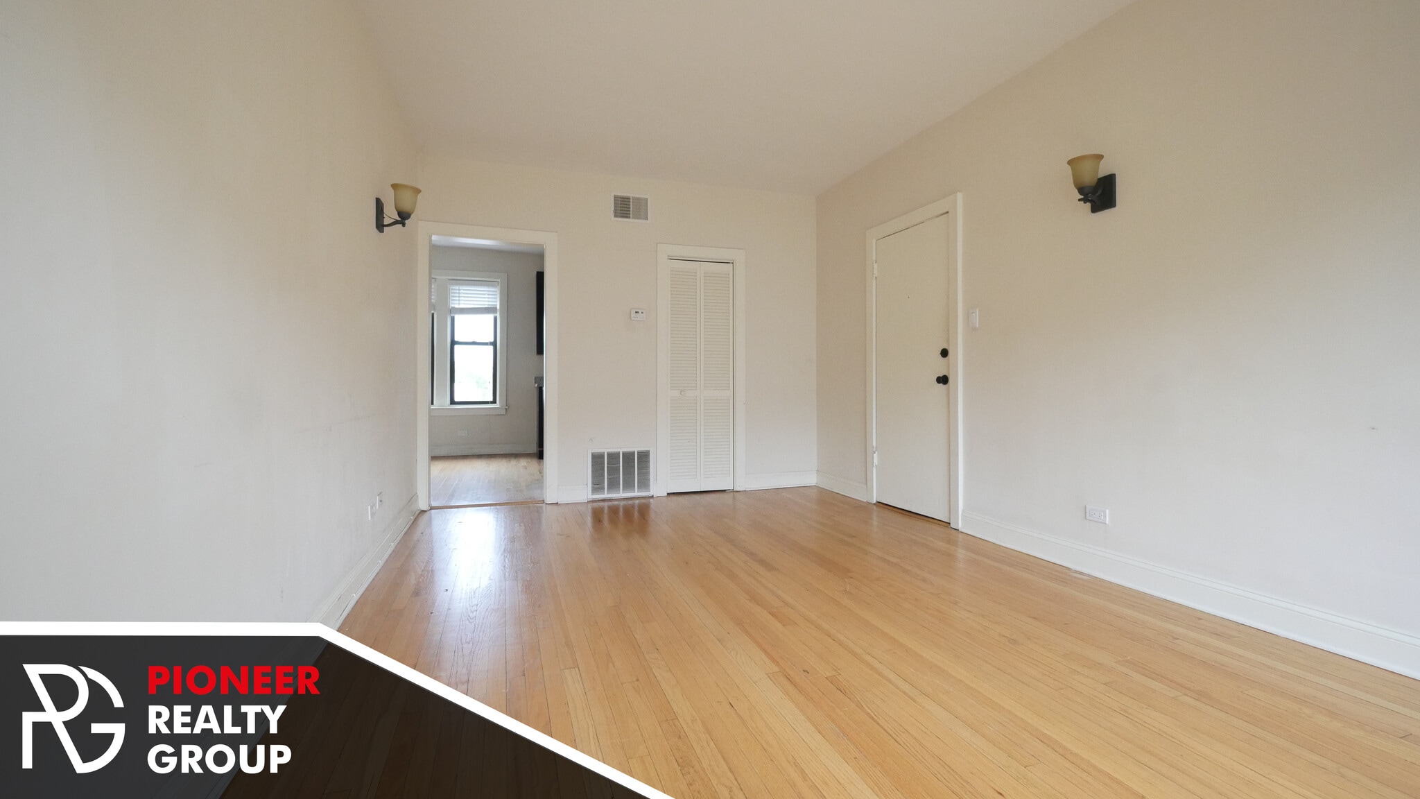 Building Photo - 4032 N Ashland Ave