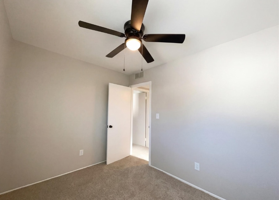 Building Photo - 7912 Pine St