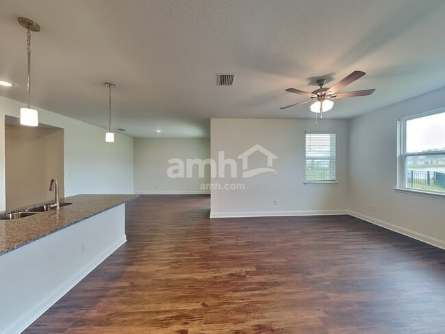 Building Photo - 240 Banyan Frst Dr