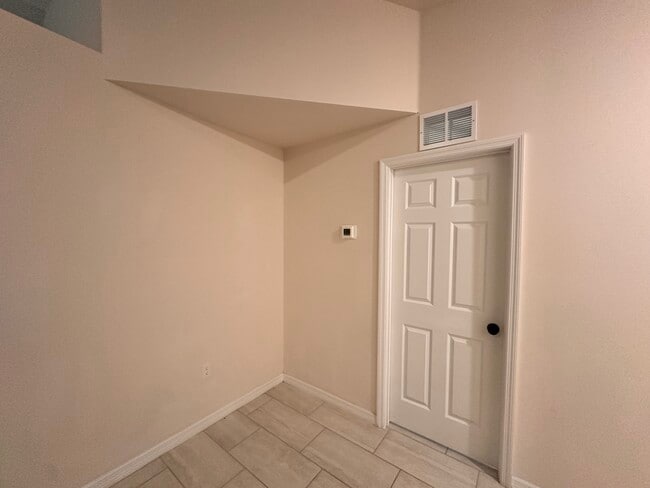 Building Photo - 3025 Chiquita Blvd S