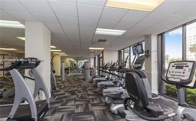 Building Photo - 2049 S Ocean Dr