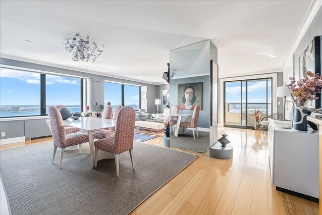 Building Photo - 65 E India Row