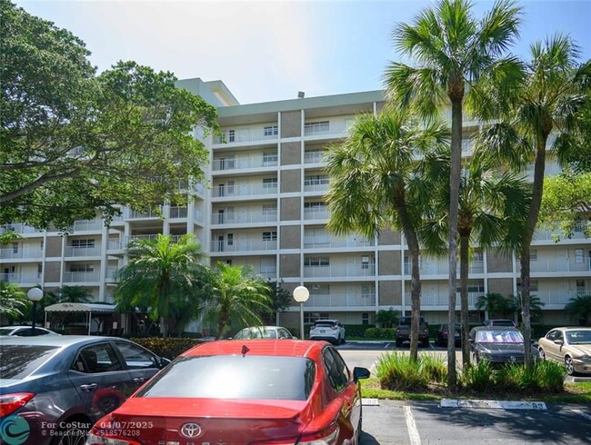 Building Photo - 3080 N Course Dr