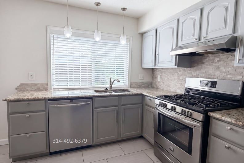 Building Photo - 13451 Land O Woods Dr