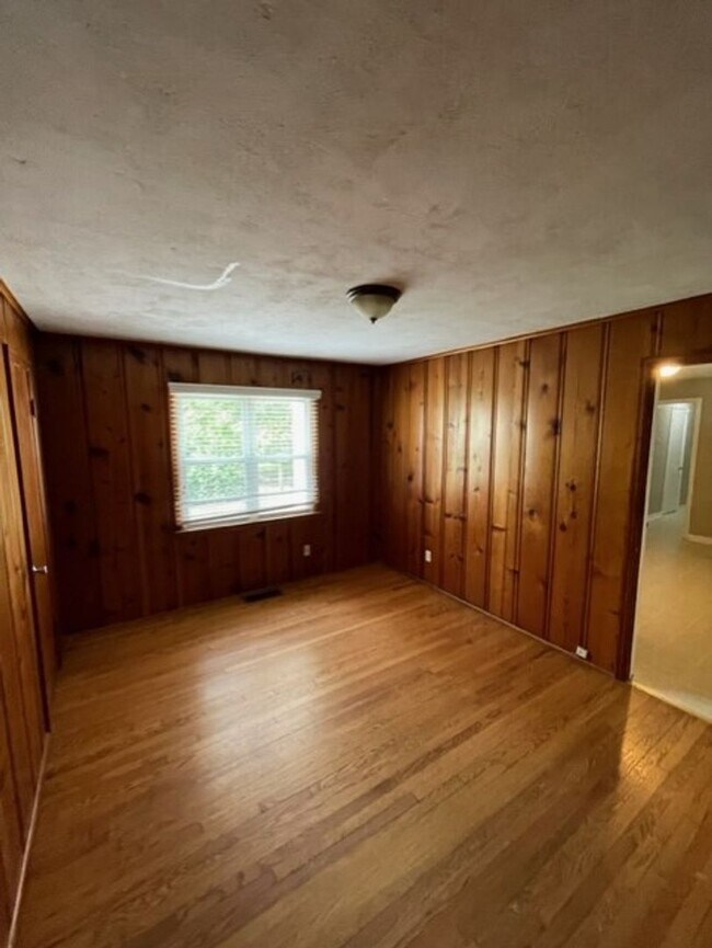 Building Photo - 3 Bed 2 Bath in Phelps Grove