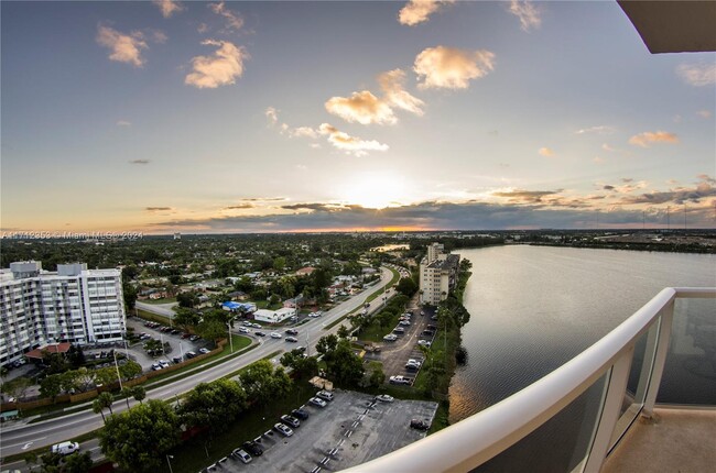 Building Photo - 1301 NE Miami Gardens Dr