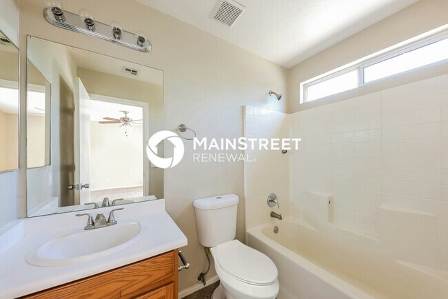 Building Photo - 3 Bedroom Pet-Friendly Home in Phoenix, AZ with Main Street Renewal