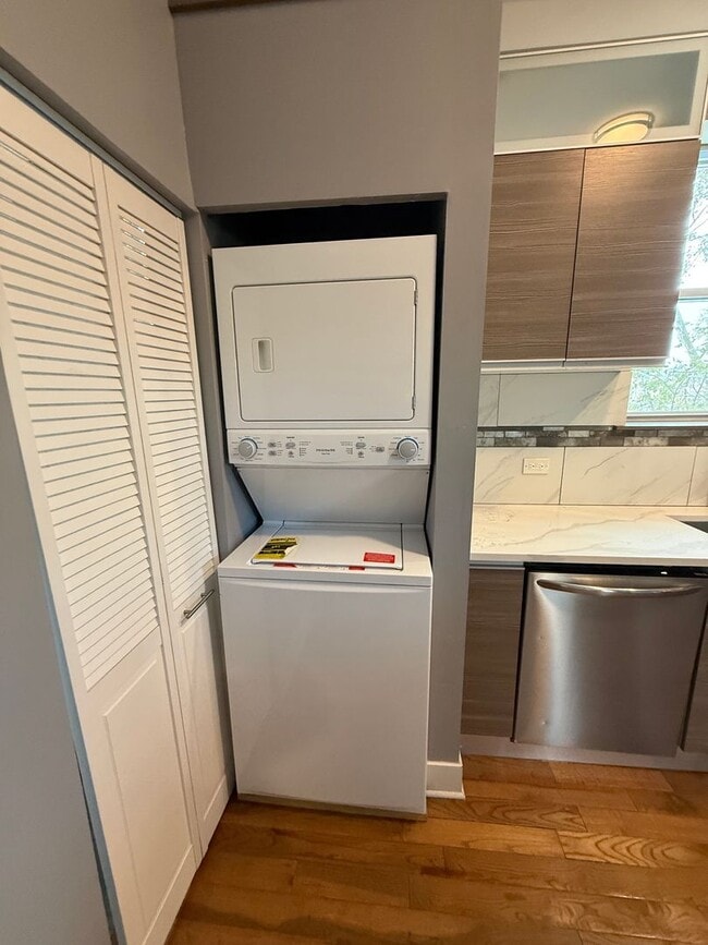 Building Photo - 438 E 49th St