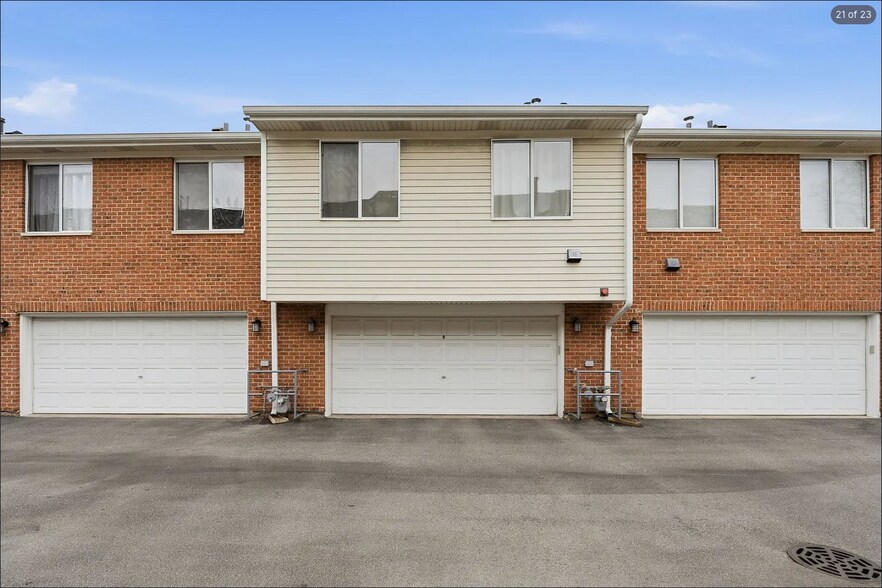 Building Photo - 8 Saint Regis Ct