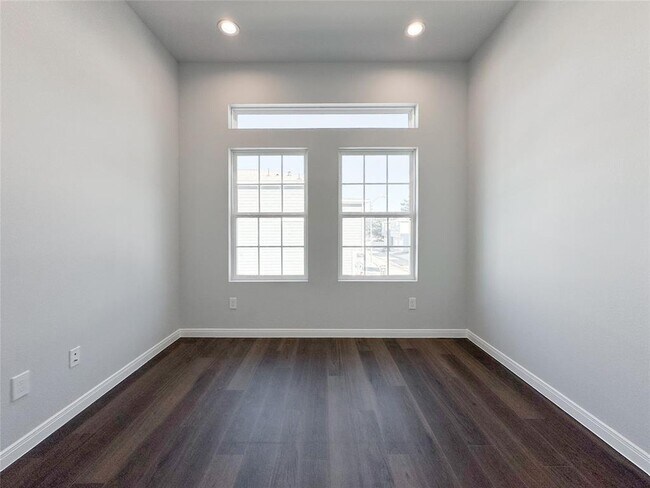 Building Photo - 18813 Luminescent Ln
