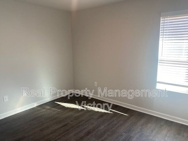 Building Photo - 104 Marine Dr