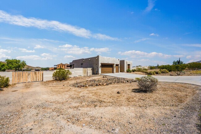 Building Photo - 3510 W Bohl St