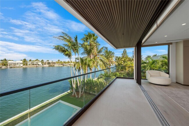 Building Photo - 315 N Shore Dr