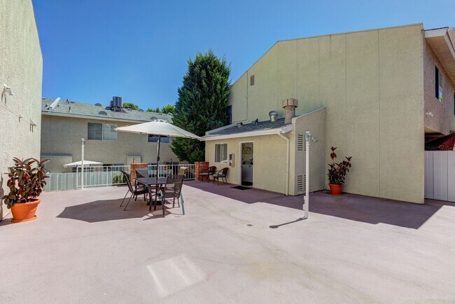Building Photo - 4558 Willis Ave