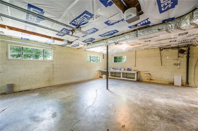 Building Photo - 4293 Rickenbacker Way NE