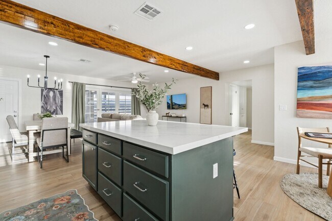Building Photo - 2929 N 55th Pl