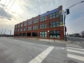 Building Photo - 2032 N Clybourn Ave