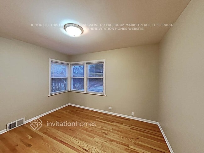 Building Photo - 2116 Hickory Ct