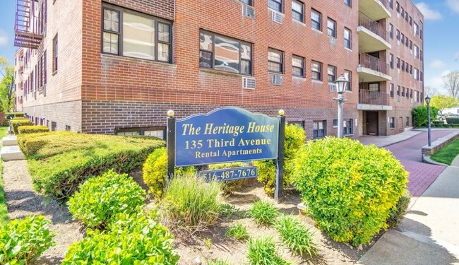 Building Photo - Heritage House