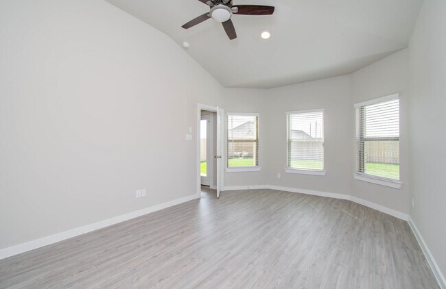 Building Photo - 21611 Sandy Dune Dr