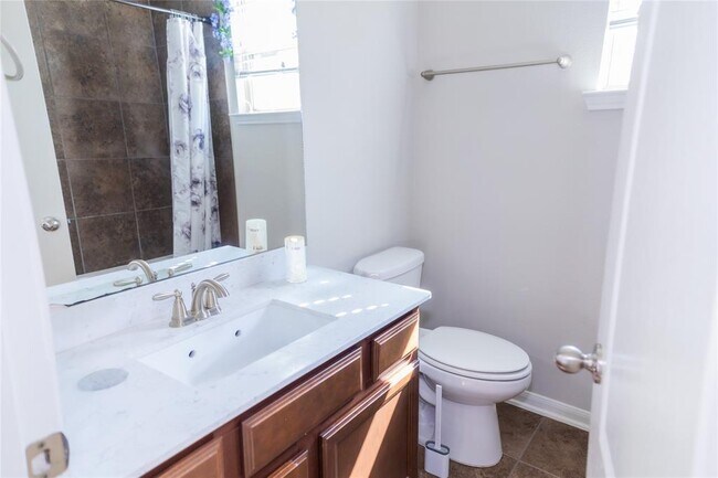 Building Photo - 918 Marigold Park Pl