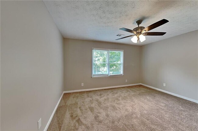 Building Photo - 205 Tawneywood Way
