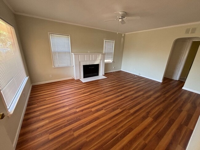 Building Photo - 214 S Bonita St