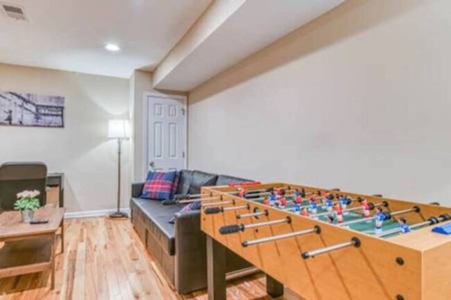 Building Photo - 408 N 41st St