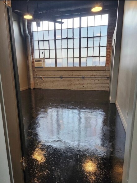 3rd Bedroom w/ Closet - 600 Virginia St W