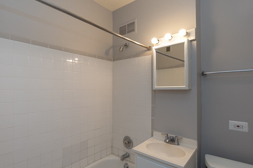 Building Photo - 5748 N Winthrop Ave