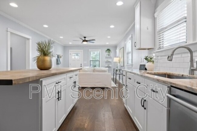 Building Photo - 3813 Pennsylvania Ave