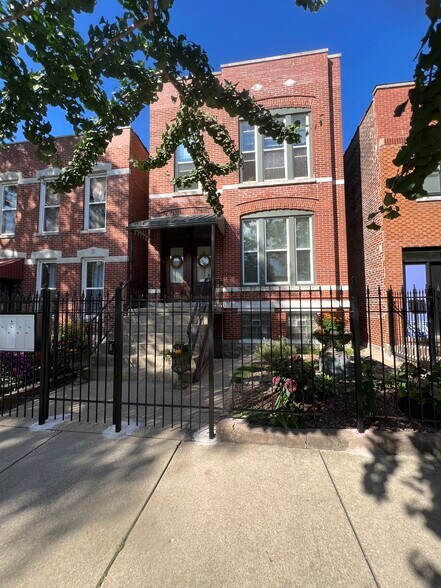 Building Photo - 2234 W Erie St