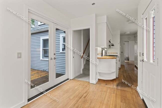 Building Photo - Pet Friendly Cape Cod in Multnomah Village!