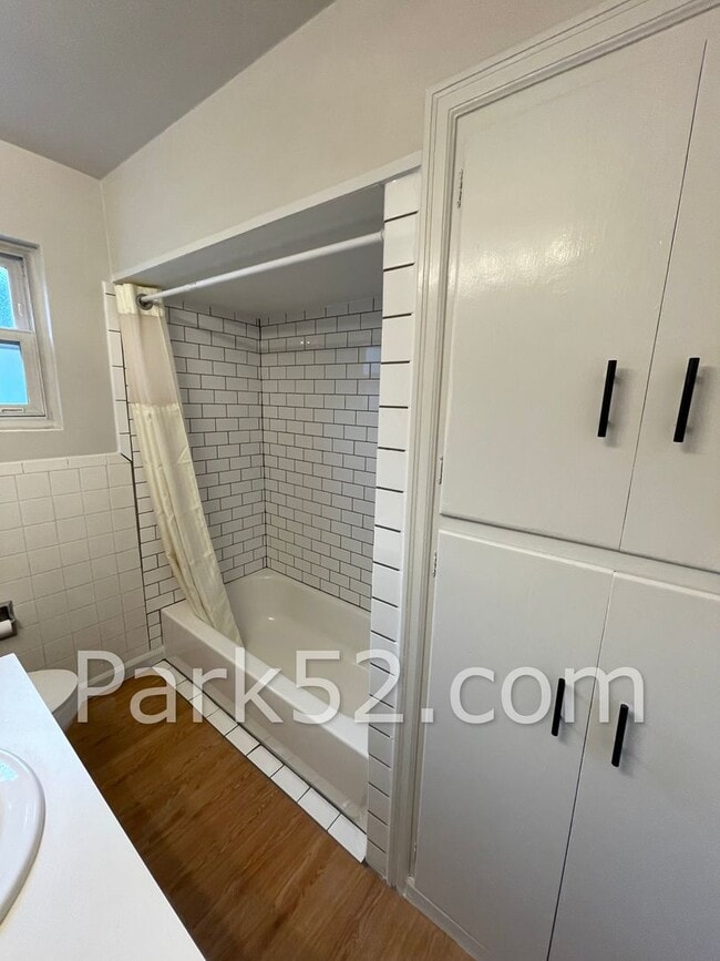 Building Photo - 3 Bedroom Rambler in North Tacoma With A/C!