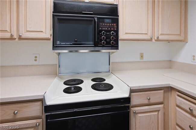 Building Photo - 2851 S Valley View Blvd