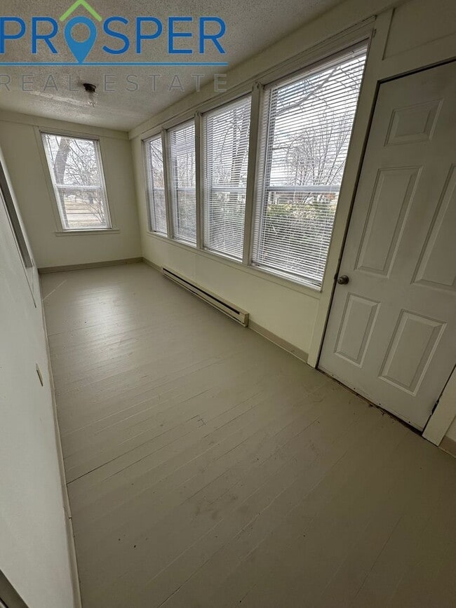 Building Photo - WO647X