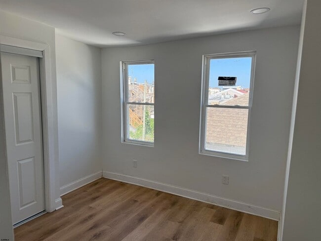 Building Photo - 2417 Pacific Ave