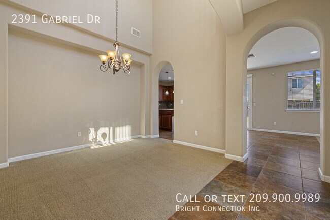 Building Photo - 2391 Gabriel Dr