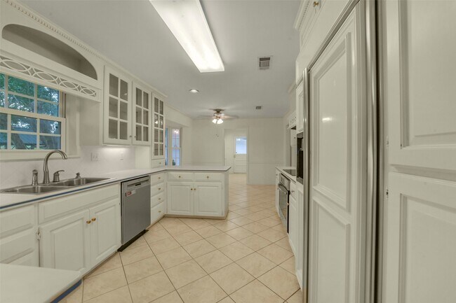 Building Photo - 110 Ridgemont Dr
