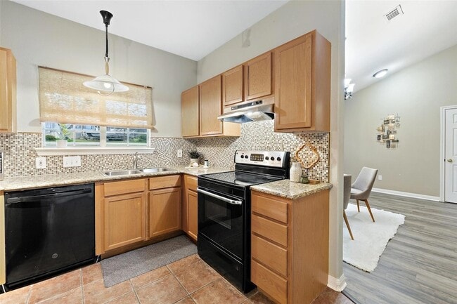 Building Photo - 1301 S Quinlan Park Rd