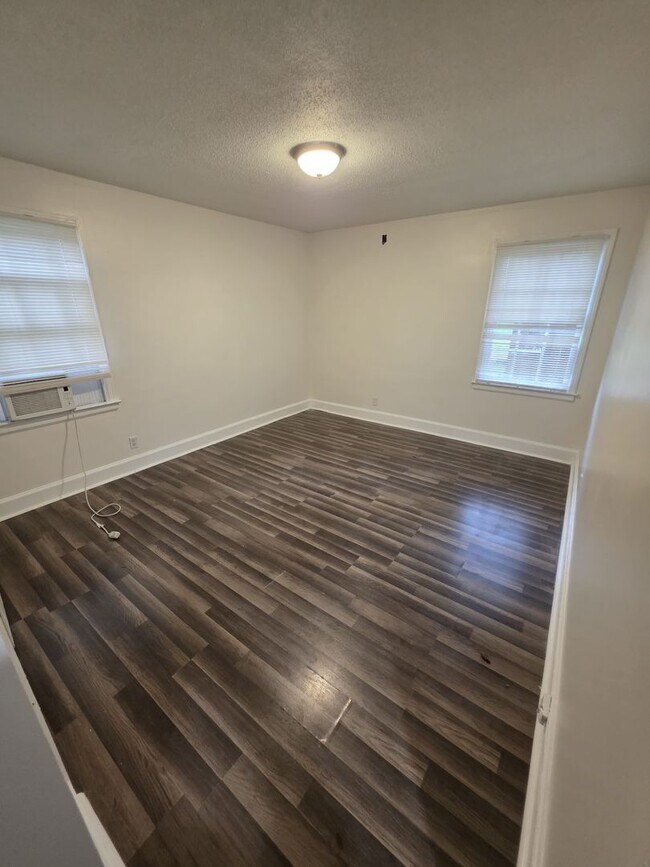 Building Photo - Affordable 3 Bedroom 1 Bath Home