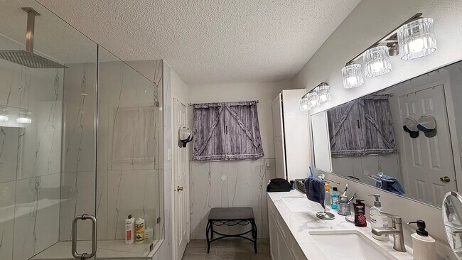 Building Photo - 3211 S Peach Hollow Cir