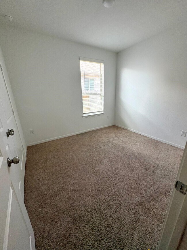 Building Photo - 1309 Grass Bnd Dr